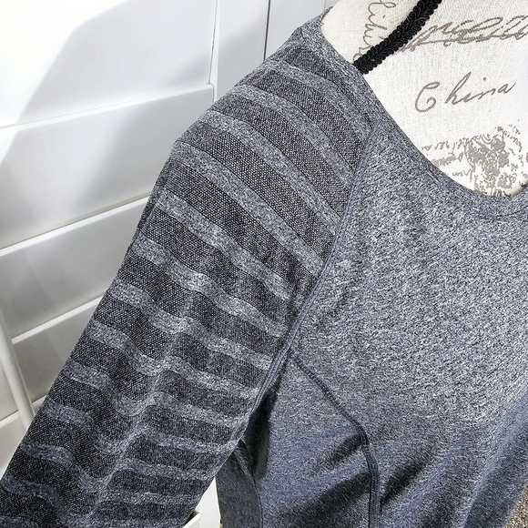 AVIA LONG SLEEVE ATHLETIC WORKOUT SHIRT/TOP - Picture 5 of 11